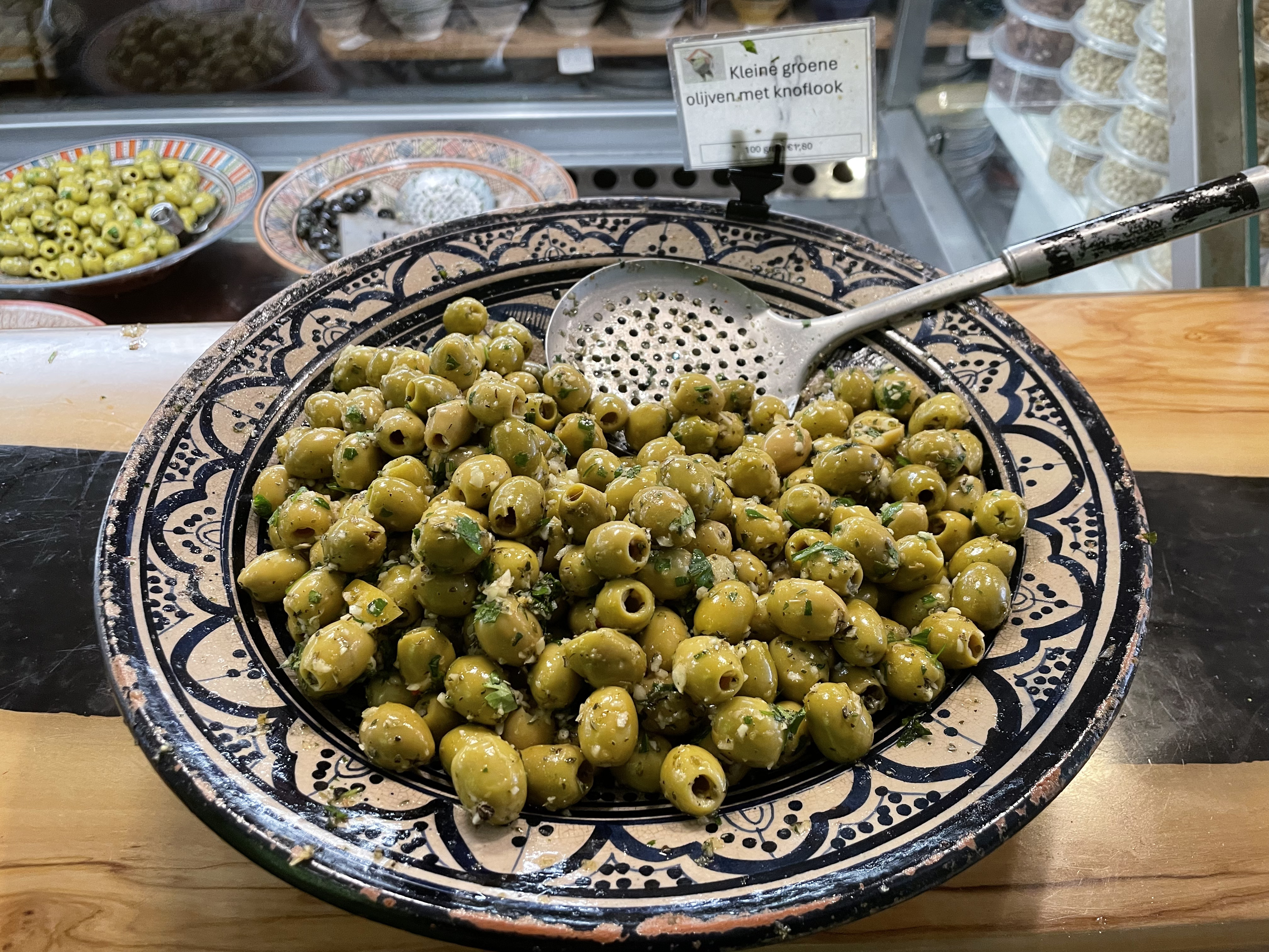 Kleine Groene Olijven met Knoflook